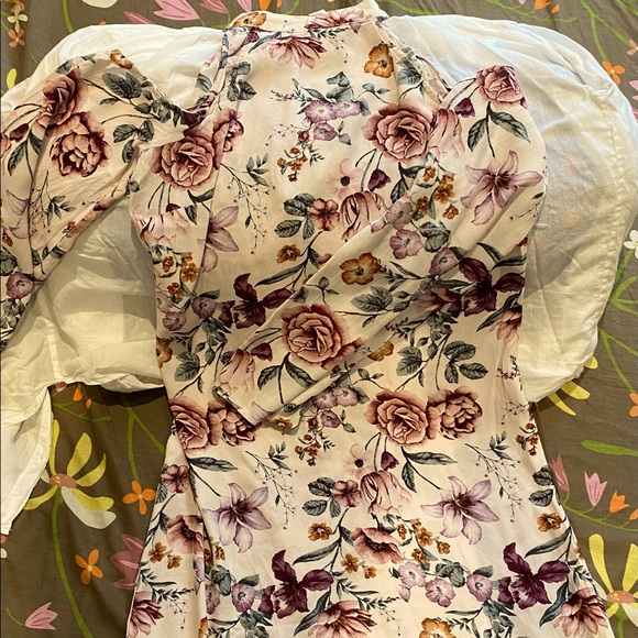 Forever21- Shoulder cut dress - Picture 3 of 10